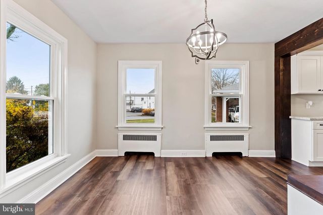 3102 SCHOOLHOUSE LN, Harrisburg, PA 17109