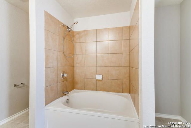 9718 Amber Ledge, San Antonio, TX 78245