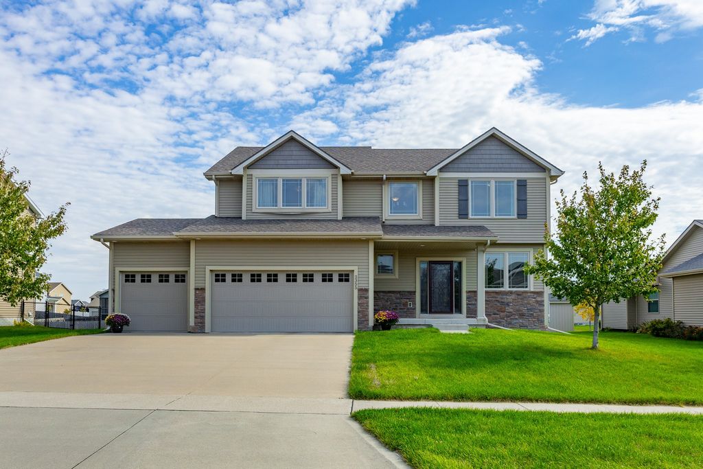 2355 SE Riverbirch Lane, Waukee, IA 50263