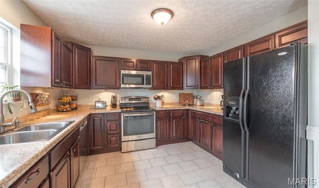 20250 Hyatt Lane, St Robert, MO 65584