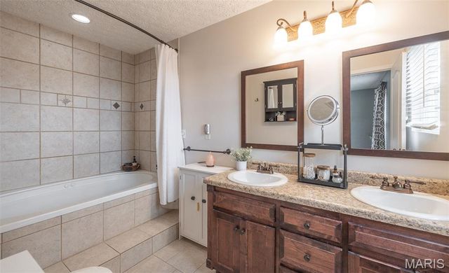 20250 Hyatt Lane, St Robert, MO 65584