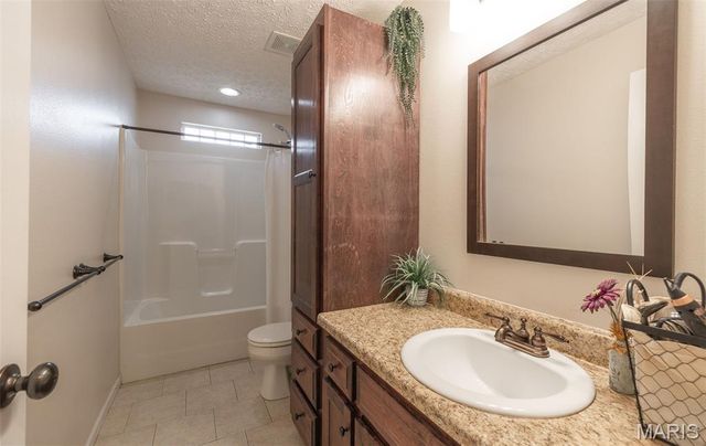 20250 Hyatt Lane, St Robert, MO 65584