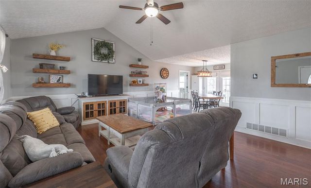 20250 Hyatt Lane, St Robert, MO 65584