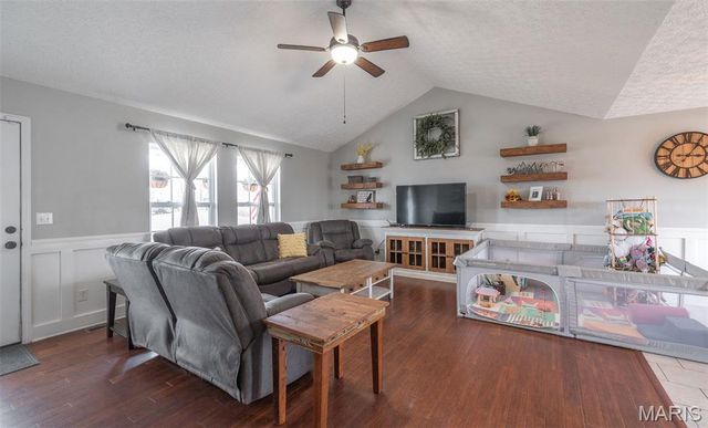 20250 Hyatt Lane, St Robert, MO 65584