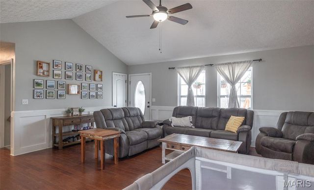 20250 Hyatt Lane, St Robert, MO 65584