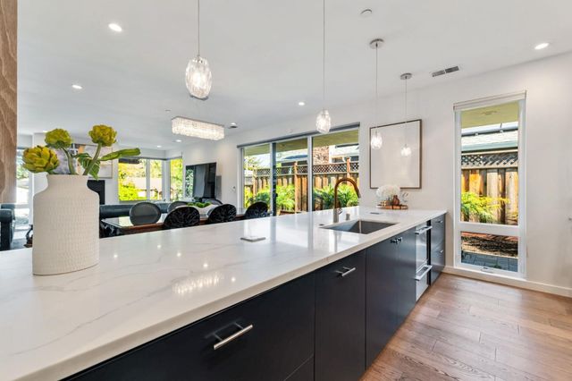 16 Hillview Avenue, Redwood City, CA 94062