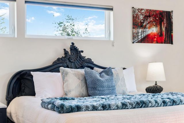 16 Hillview Avenue, Redwood City, CA 94062