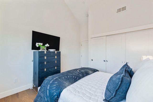 16 Hillview Avenue, Redwood City, CA 94062