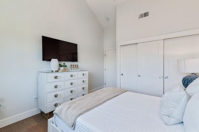 16 Hillview Avenue, Redwood City, CA 94062