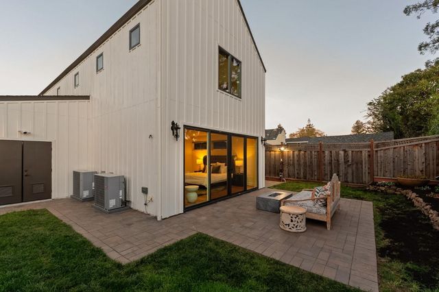 16 Hillview Avenue, Redwood City, CA 94062