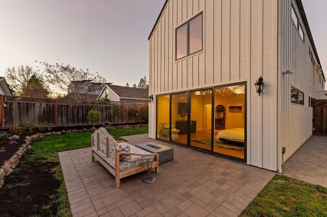 16 Hillview Avenue, Redwood City, CA 94062