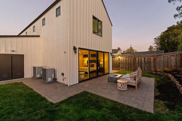 16 Hillview Avenue, Redwood City, CA 94062