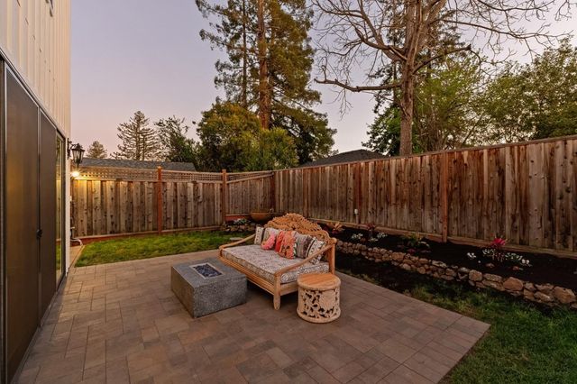 16 Hillview Avenue, Redwood City, CA 94062