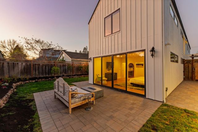 16 Hillview Avenue, Redwood City, CA 94062