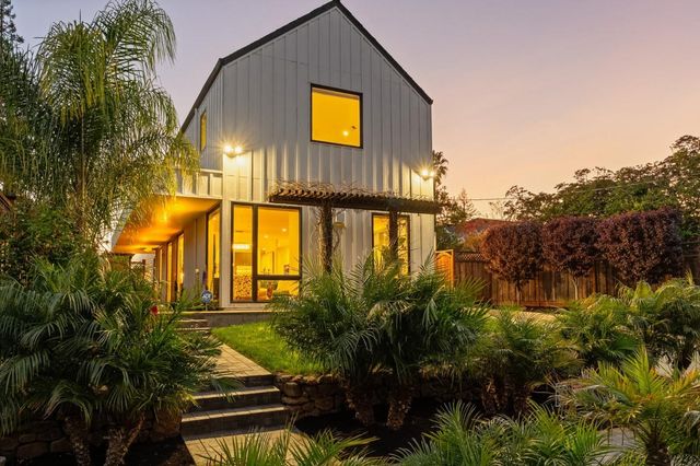 16 Hillview Avenue, Redwood City, CA 94062