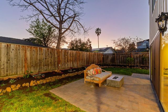 16 Hillview Avenue, Redwood City, CA 94062