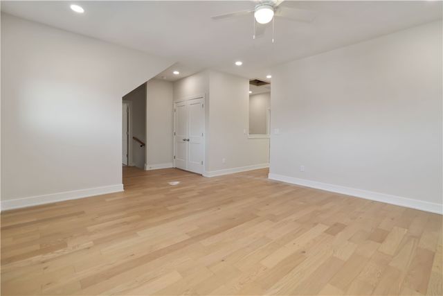 2084 N Dutton Place, Fayetteville, AR 72703