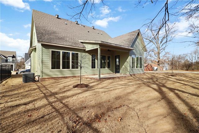 2084 N Dutton Place, Fayetteville, AR 72703