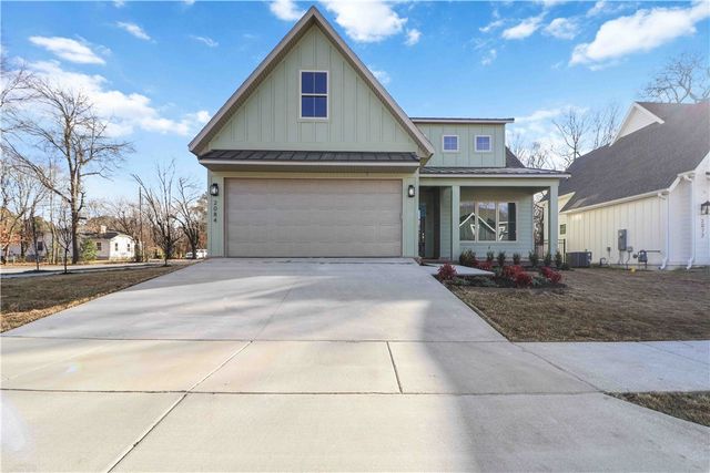 2084 N Dutton Place, Fayetteville, AR 72703