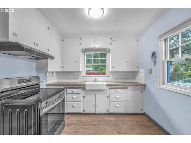 19237 Ne GLISAN St, Portland, OR 97230