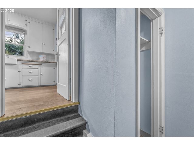 19237 Ne GLISAN St, Portland, OR 97230