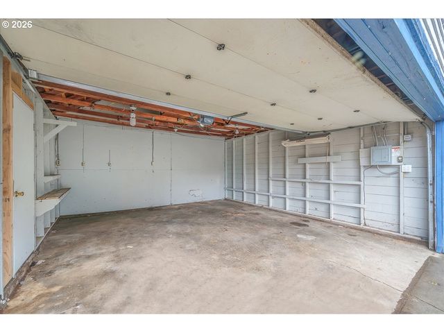 19237 Ne GLISAN St, Portland, OR 97230