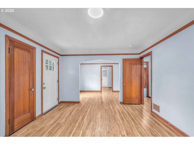 19237 Ne GLISAN St, Portland, OR 97230