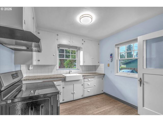 19237 Ne GLISAN St, Portland, OR 97230