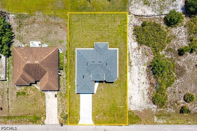 2711 40th ST W, Lehigh Acres, FL 33971