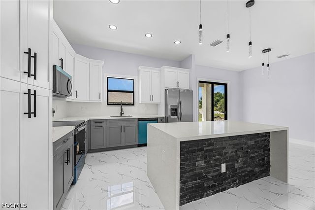 2711 40th ST W, Lehigh Acres, FL 33971