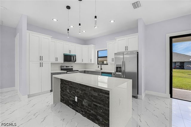 2711 40th ST W, Lehigh Acres, FL 33971