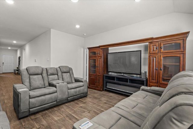 114 Sickle LOOP, Kyle, TX 78640