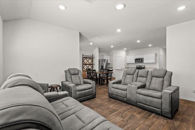 114 Sickle LOOP, Kyle, TX 78640