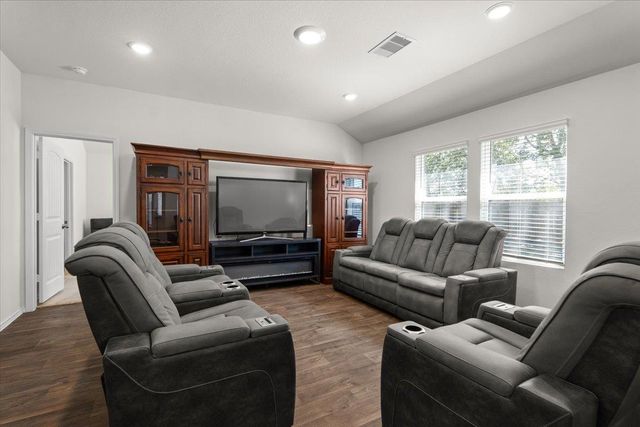114 Sickle LOOP, Kyle, TX 78640