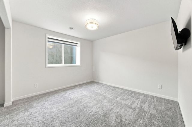 5881 31st Street S, Fargo, ND 58104