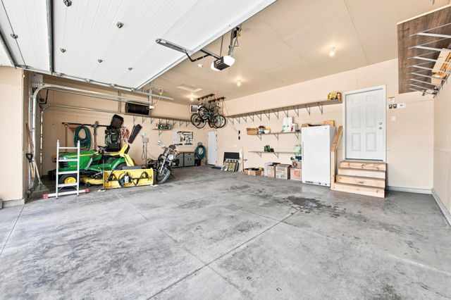 5881 31st Street S, Fargo, ND 58104