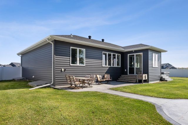 5881 31st Street S, Fargo, ND 58104