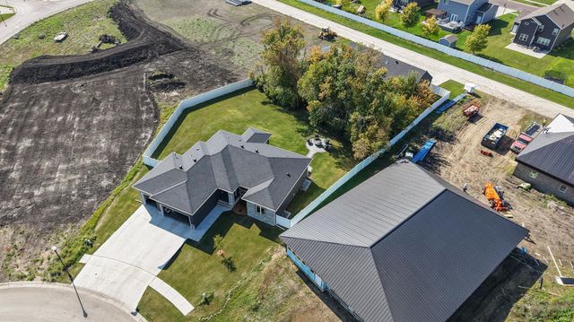 5881 31st Street S, Fargo, ND 58104