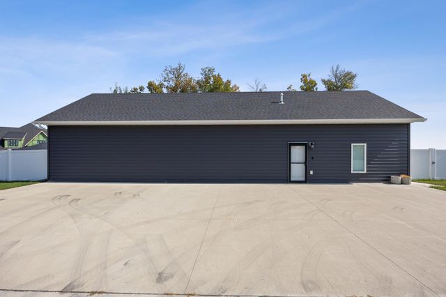 5881 31st Street S, Fargo, ND 58104