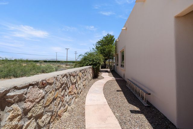 1150 Pueblo Gardens Court, Las Cruces, NM 88007