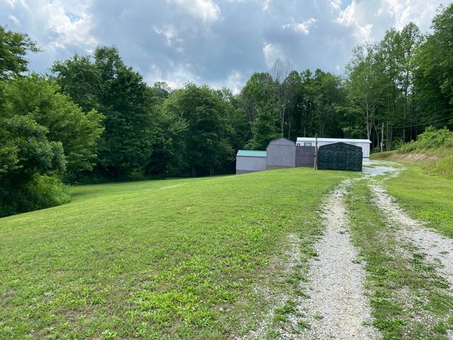 75 Walnut Road, Lily, KY 40740