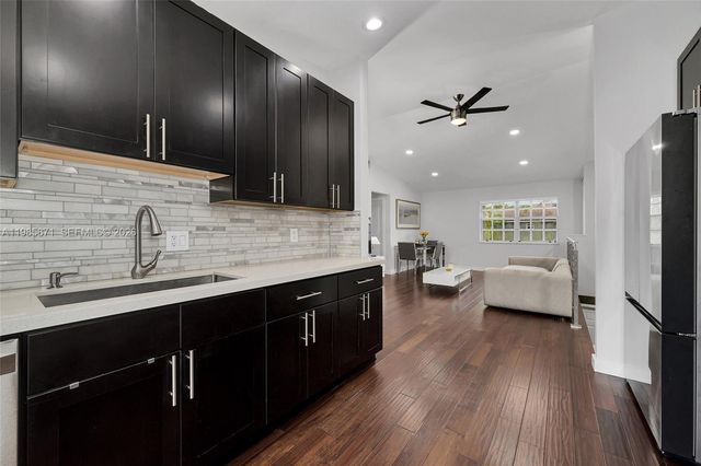 7110 NW 173rd Dr 108, Hialeah, FL 33015