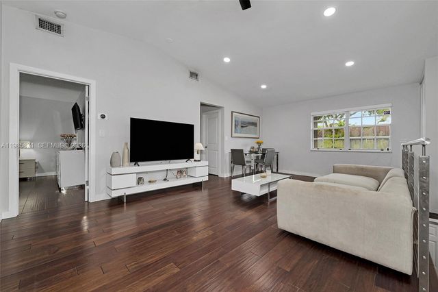 7110 NW 173rd Dr 108, Hialeah, FL 33015