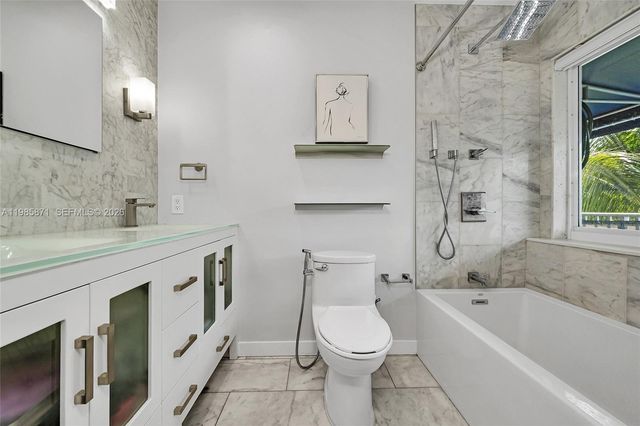 7110 NW 173rd Dr 108, Hialeah, FL 33015