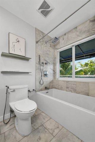 7110 NW 173rd Dr 108, Hialeah, FL 33015