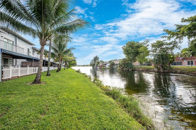 7110 NW 173rd Dr 108, Hialeah, FL 33015