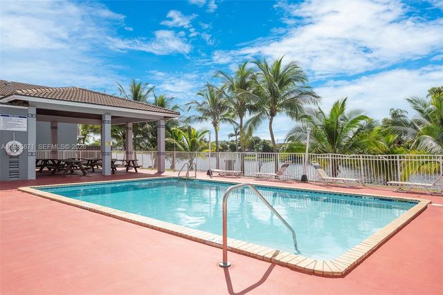 7110 NW 173rd Dr 108, Hialeah, FL 33015