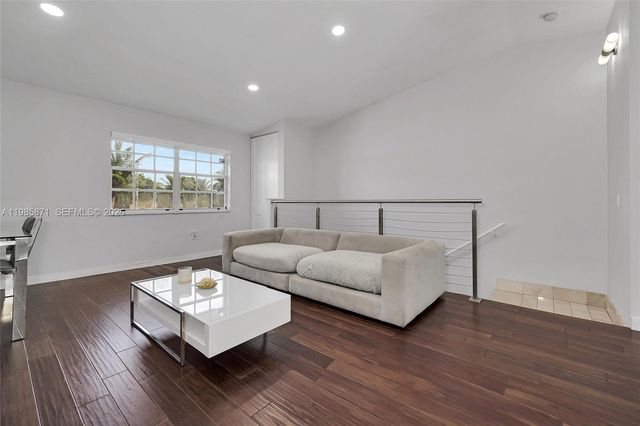 7110 NW 173rd Dr 108, Hialeah, FL 33015