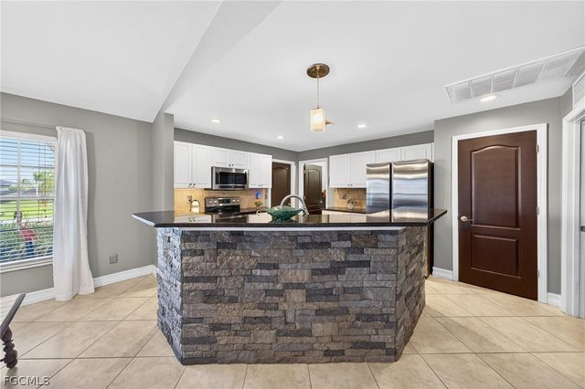 2238 NW 8th TER, Cape Coral, FL 33993