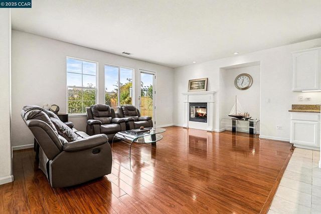 5701 Oakmont Dr, Richmond, CA 94806